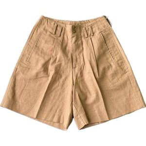 Vintage pleated khaki shorts!